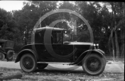 AU 677 Peugeot 5cv .jpg