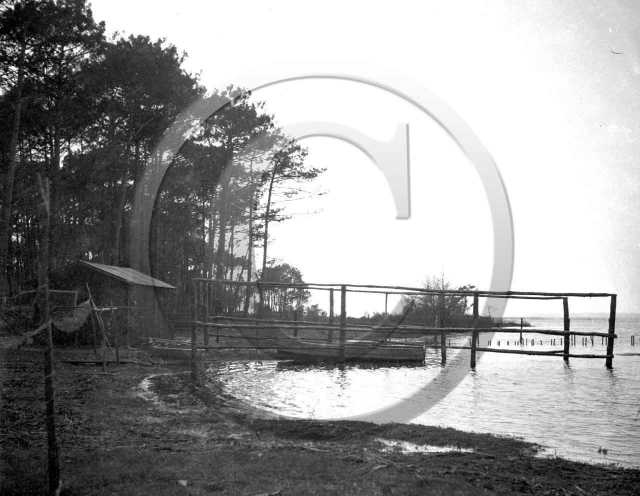 arc 4650 cabane au bord d un lac.jpg