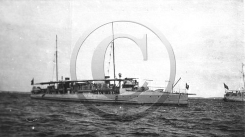 arc 4479 bateau de guerre .jpg