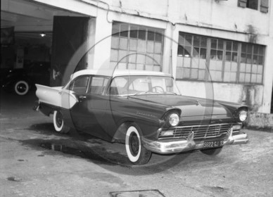 AU 467 Ford fairlane V 8 sedan 1957 .jpg