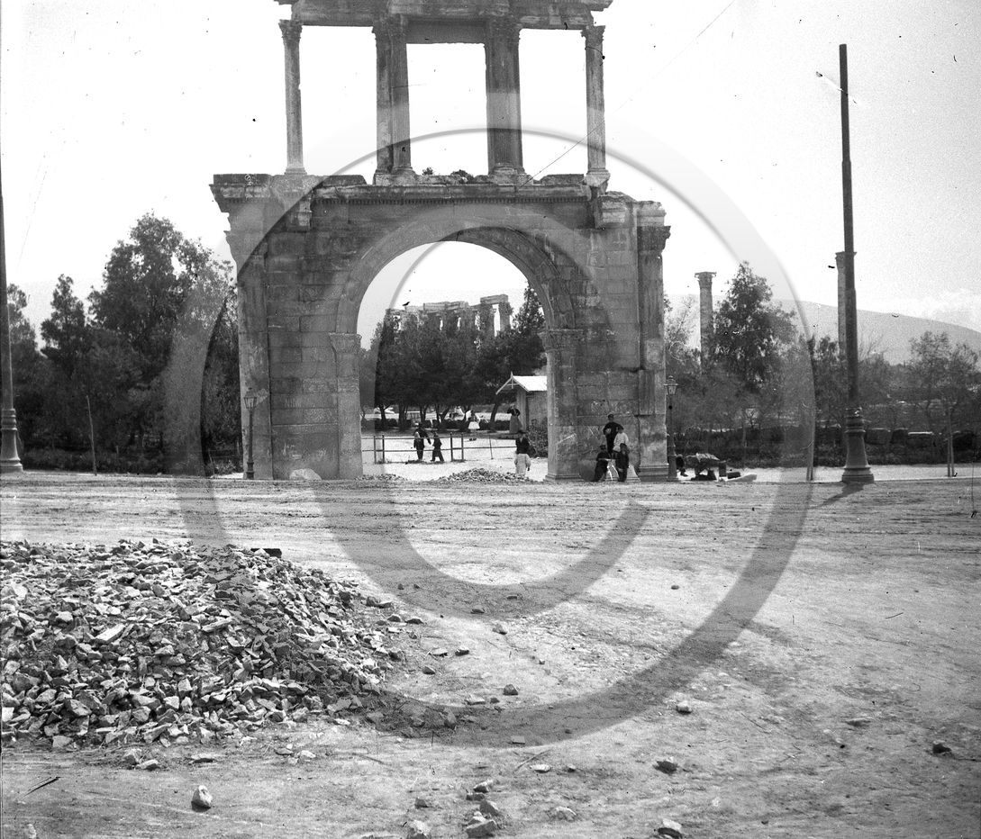 Athene porte d'Adrien .jpg