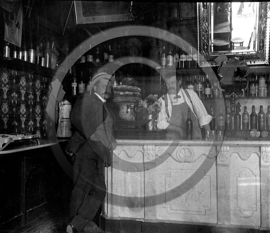 ME 17  interieur de cafe  .jpg