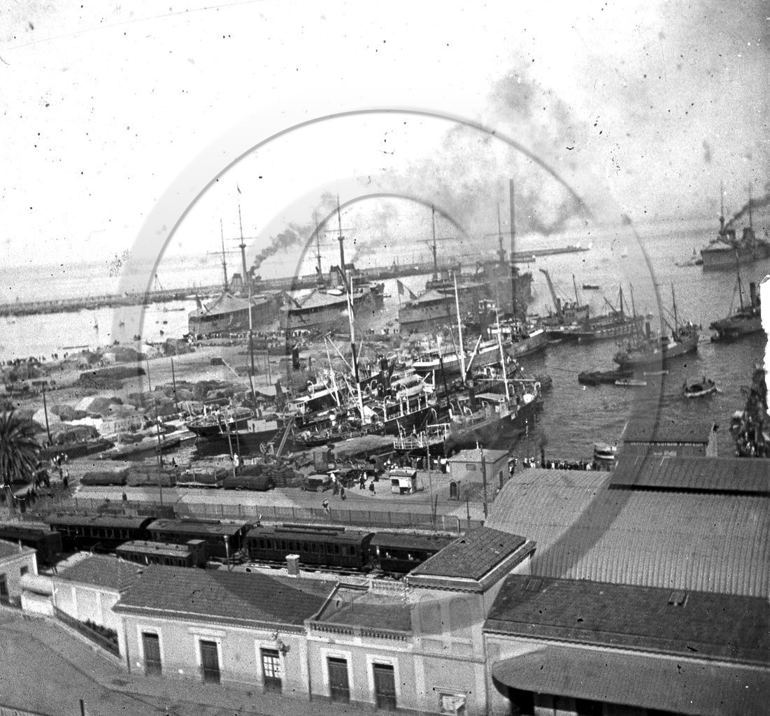 BA 532 guerre Algerie escadre francaise dans le port d Alger .jpg