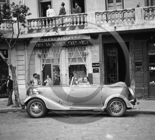 AU 2239 Renault vivasport de Mlle Paris Alger .jpg