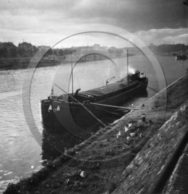 BA  page 80 - 5- Paris Conflans en péniche.jpg