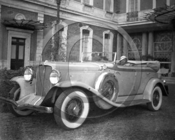 AU 335 Auburn 8-100 a phaeton sedan 1932 .jpg