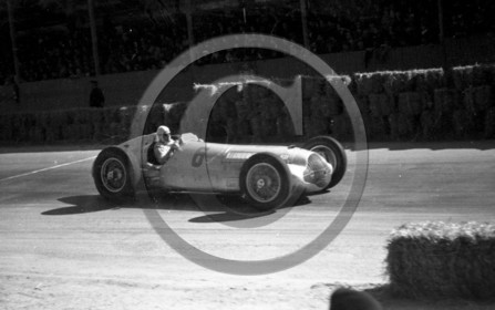 AUC 218 Mercedes  N° 6  .jpg