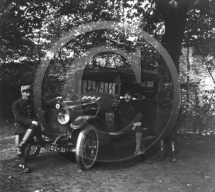 AU 4349  ancetre a identifier avec militaires .jpg