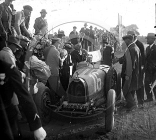 AUC 65 Staouéli 1929 Lehoux grand prix arrivée sur Bugatti .jpg