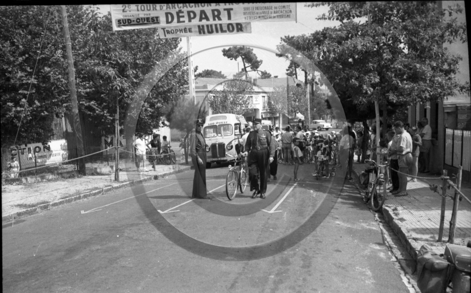 2 eme tour d' Arcachon course de trotinette le départ .jpg