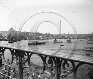 Istambul depuis le pont de Galata   Turquie .jpg