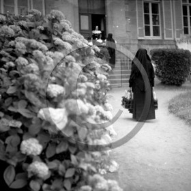 101 Soeurs avec bouteilles - Dargence -.jpg