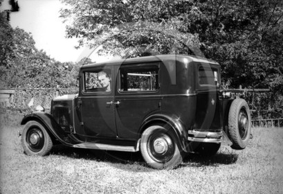 AU 2405 Renault primaquatre .jpg