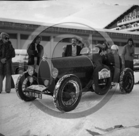 au 736 Bugatti T 30 neige et glace Alpe d'Huez 1973  .jpg