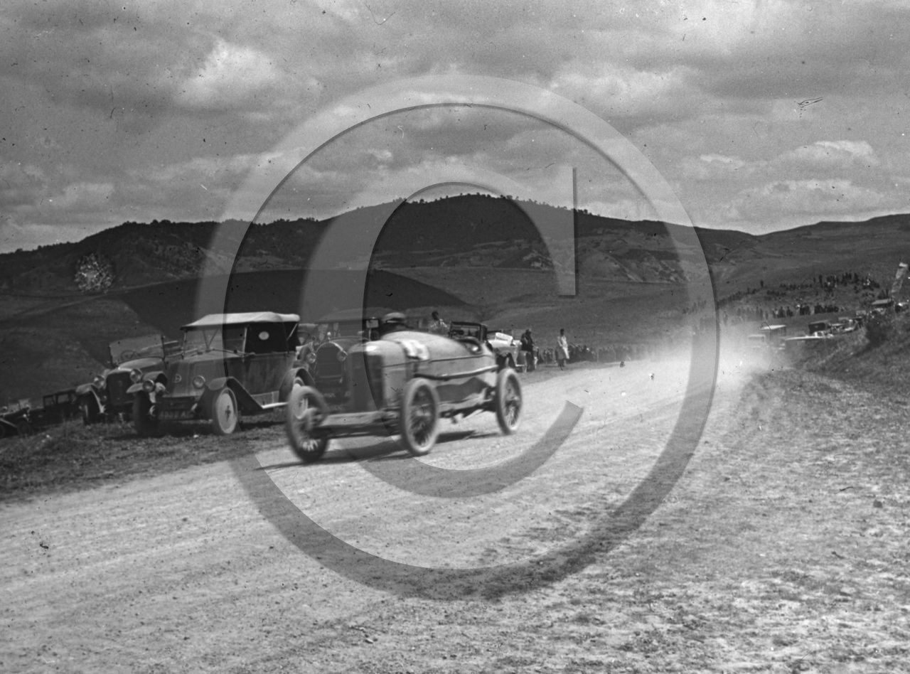 AUC 86 Médéa avril1927  course de cote Mr Vidal sur Rally  .jpg