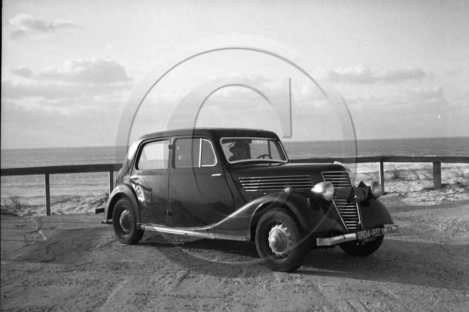 AU 3765 Renault celtaquatre 1939 .jpg