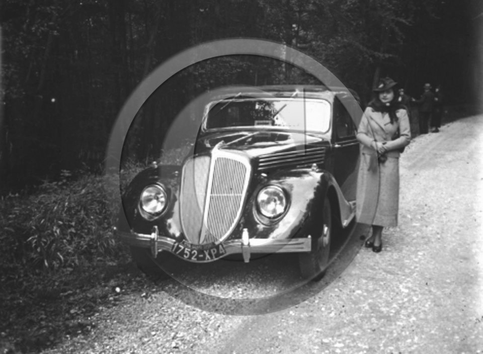 Au 3861 renault Foret d'Eu oct.1937.jpg
