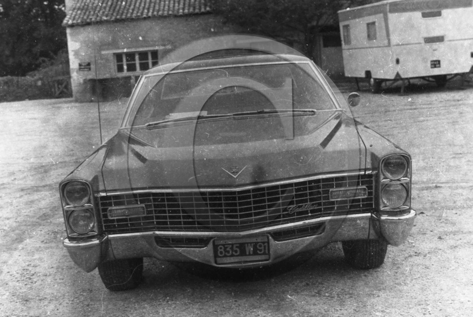 AU 180 Cadillac sedan de ville 1967 .jpg