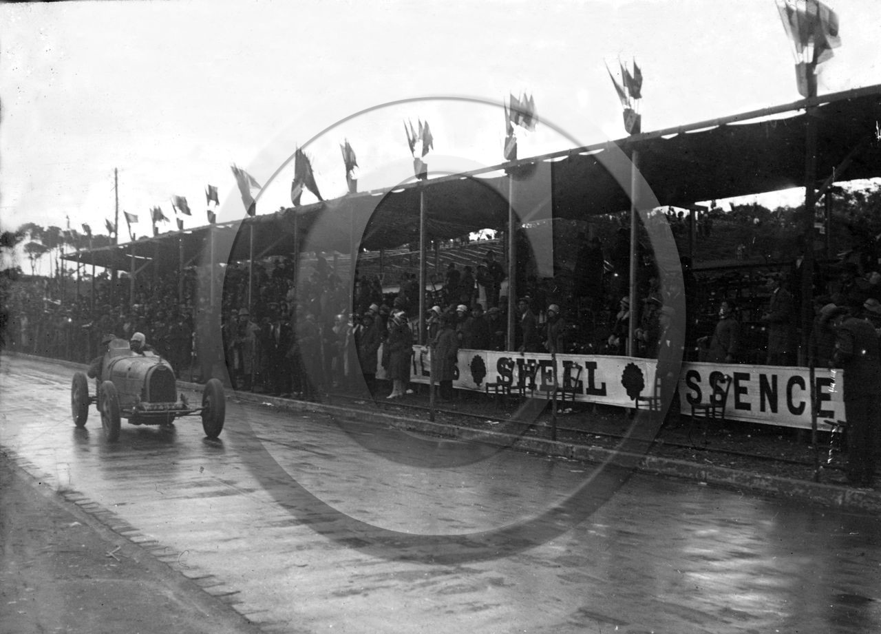 AUC 172 Staouéli arrivée du gd prix Lehoux sur Bugatti .jpg