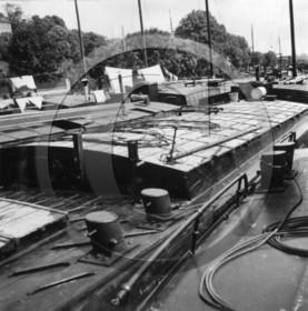 BA  page 80 - 20- Paris Conflans en péniche.jpg