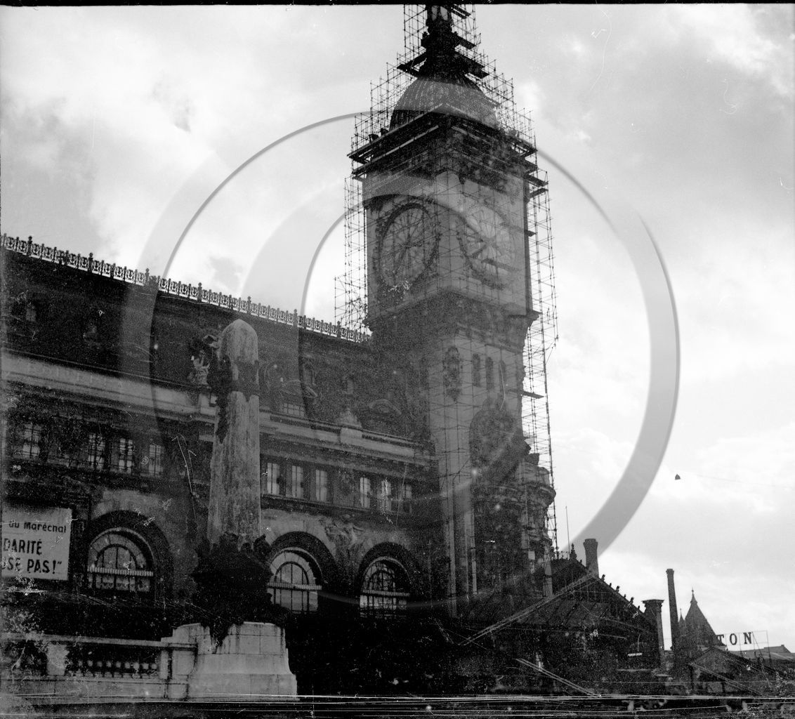 vi  2112 Paris  horloge de la gare de Lyon en refection   annee 1943 dpt 75  .jpg