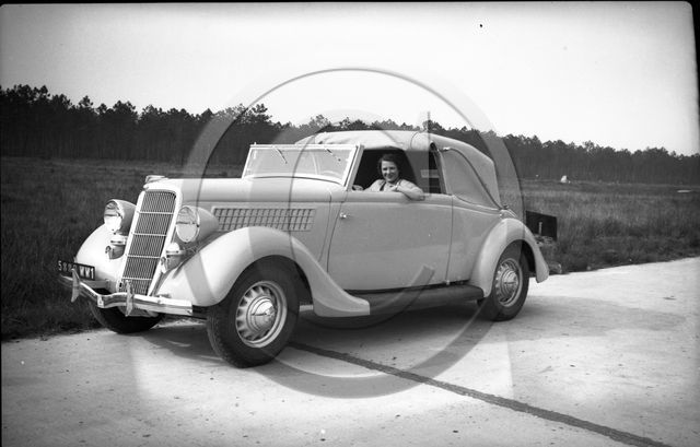 au 4604 Ford  V8 48 cabriolet Janer .jpg