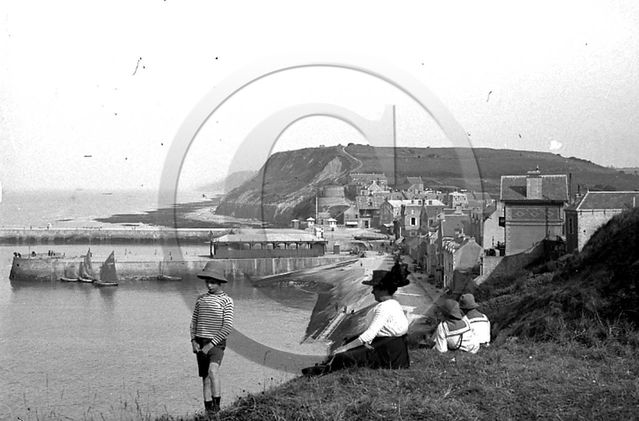 vi  226 Port en Bessin dpt 14.jpg