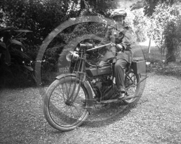 MOV 81  Moto peu etre Alcyon .jpg