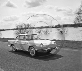 AU 1581 Renault caravelle .jpg