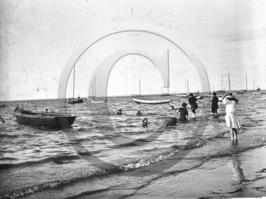 arc 4603  scene de plage .jpg