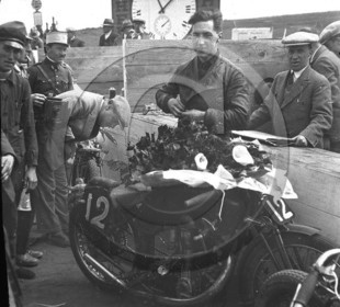 mov 24 Algerie Staoueli le gagnant Handley 7 avril 1929.jpg