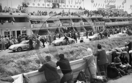 AUC 206 Ferrari au stand Le Mans 1963  .jpg