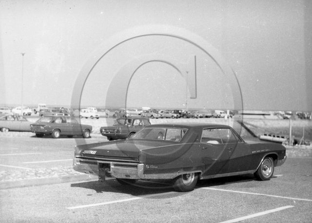AU 164 Buick electra au port Arcachon .jpg
