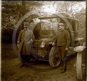 AU 4348 ancetre a identifier et militaires  .jpg