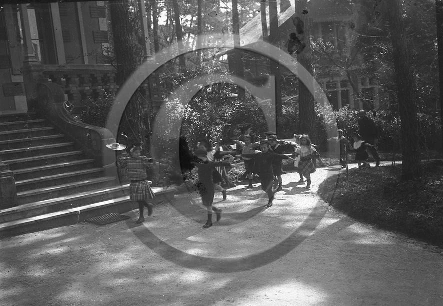 arc 1048 Arcachon villa Eugenie en ville d'hiver jeux d'enfants .jpg