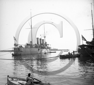 BA 537  guerre grand bateau 3 cheminee Fylgia SW .jpg