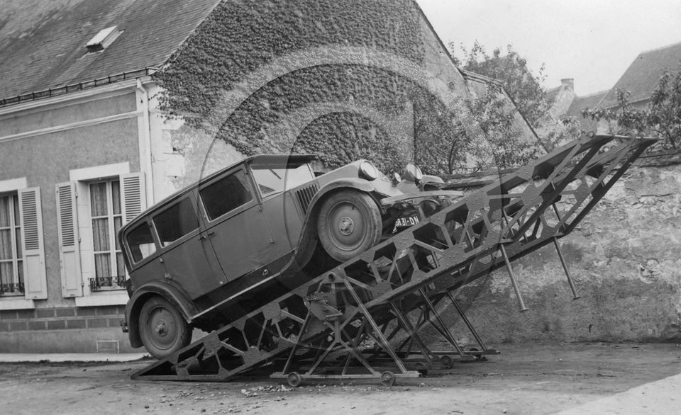 AU 4246 Renault  essai sur pont .jpg