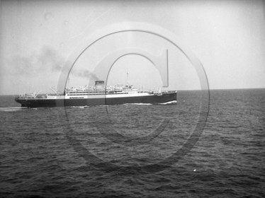 BA 938 paquebot une cheminee .jpg