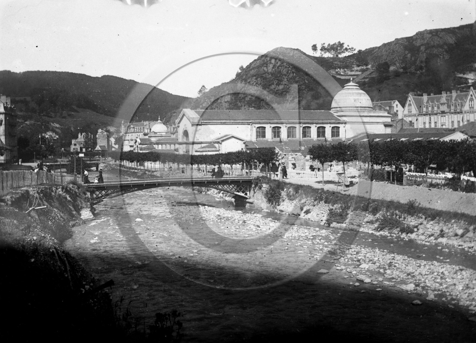 vi  1827 la Bourboule pont riviere batiment .jpg