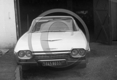 AU 214 Ford T-bird coupe 1964 .jpg