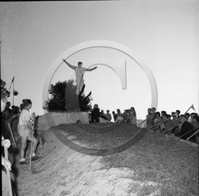 arc 4575 ski sur aiguilles de pin serie  Annie famose  8-9-1963.jpg