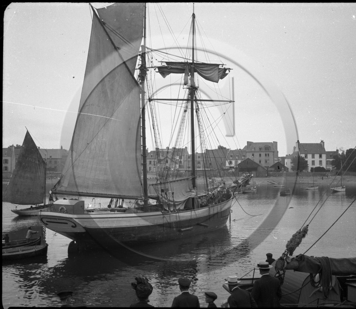 BA 268  Finistère Roscoff goélette de cobotage dpt 29 .jpg