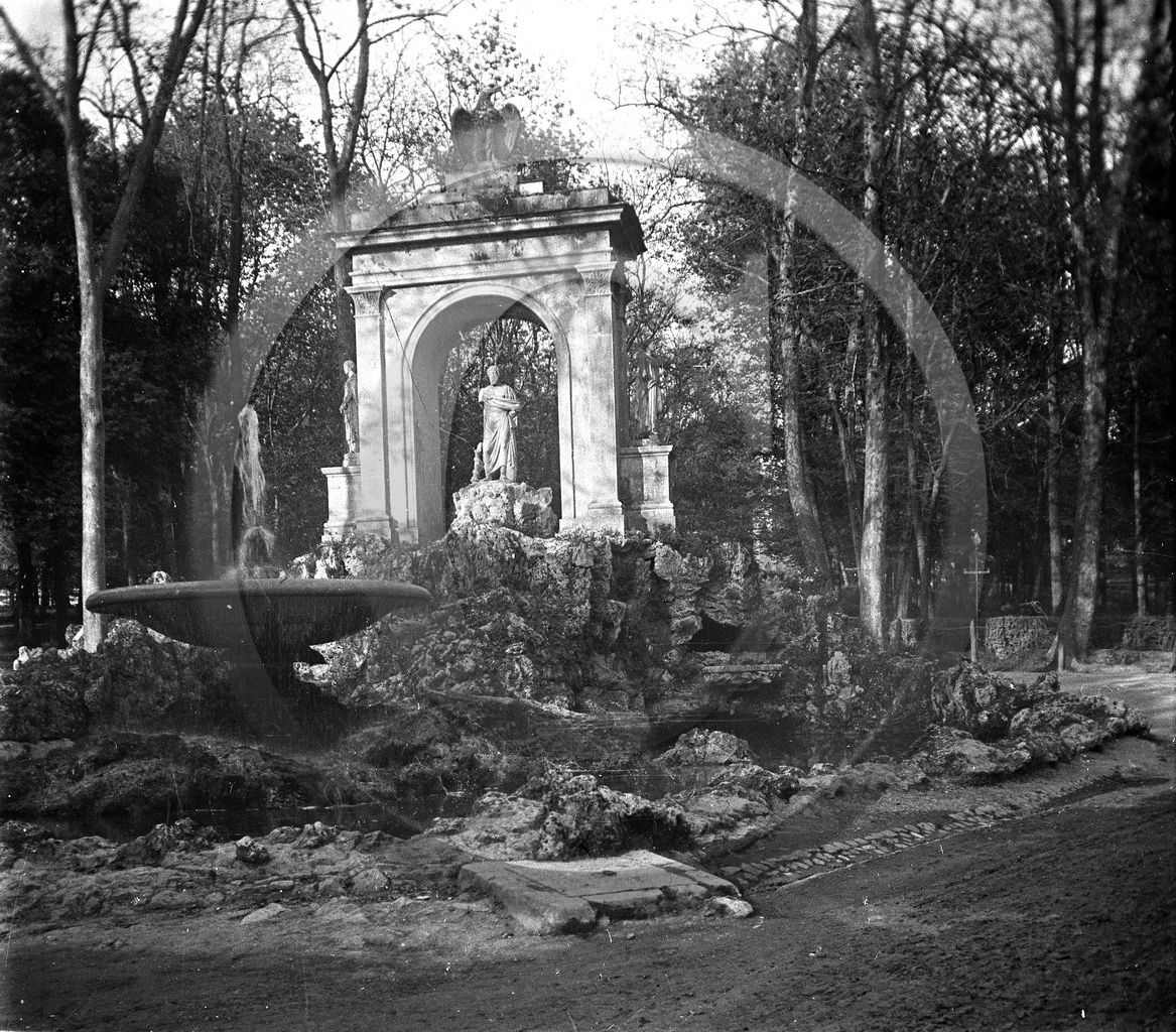 Rome villa Borghese la fontaine d Aesculapius   Italie .jpg