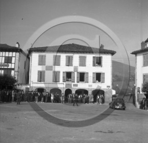 vi  1989 hotel de la mairie et hotel Lastiri a Sarre .jpg