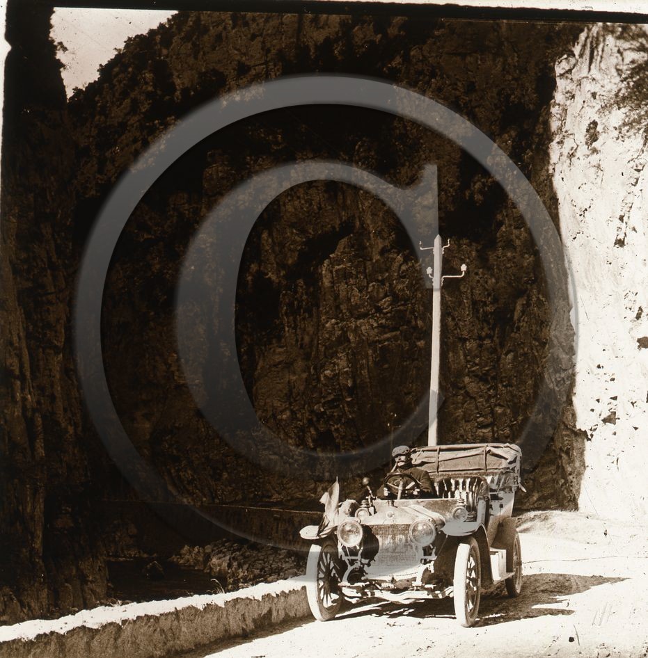 AU 4347 ancetr a identifier - en montagne .jpg