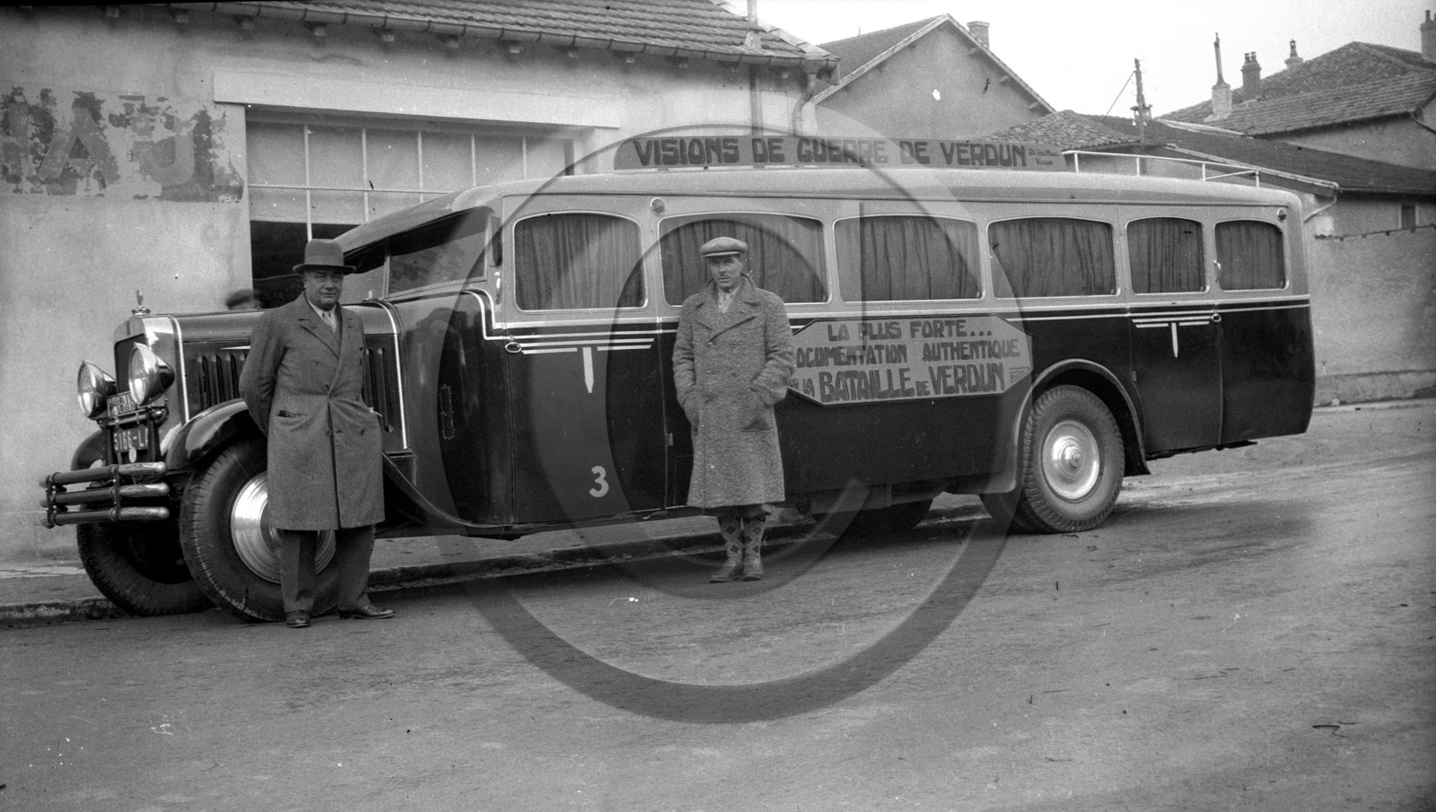 AUU 439  autocar Bernard .jpg