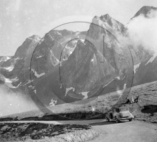 AU 1204 Auburn 8-100A phaeton sedan 1932 .jpg