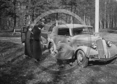 AU 3849 renault en foret d'EU 1936.jpg