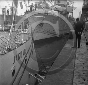 BX 580  bateau guerre jaguar .jpg