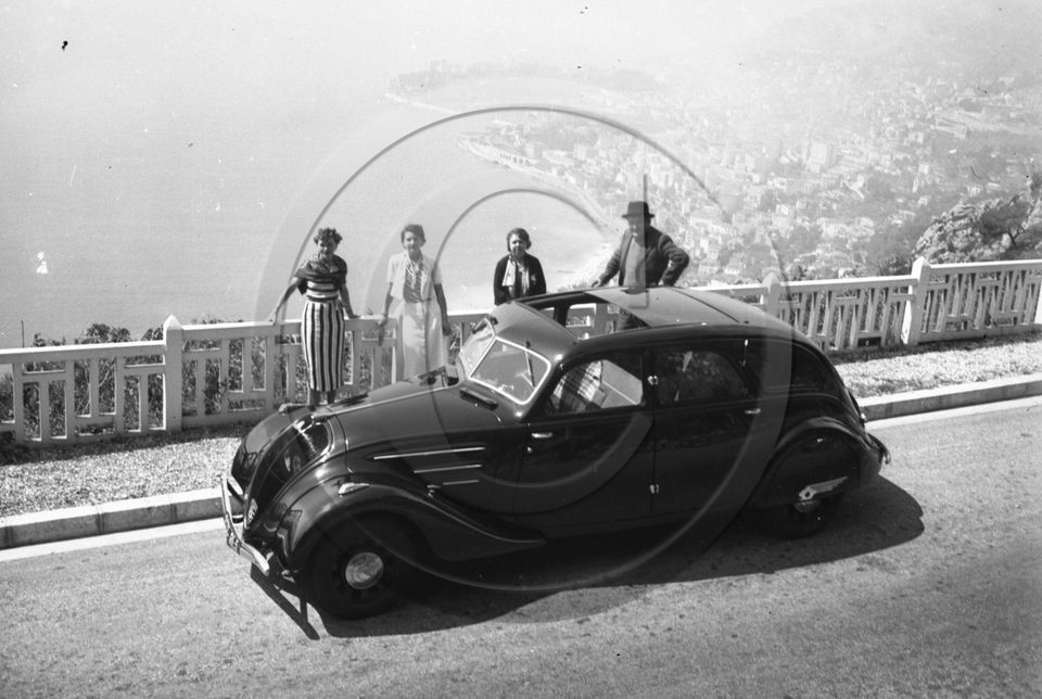 AU 2007 Peugeot 402  limousine toit ouvrant .jpg